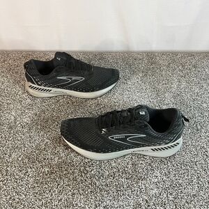 Brooks Levitate 5 GUC Running Shoes Black Gray Mens Size 14
